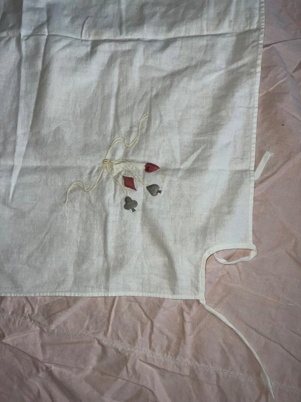 VTG  White Linen Tablecloth Hand-Embroidered Card Suits Yellow Bow Bridge Poker